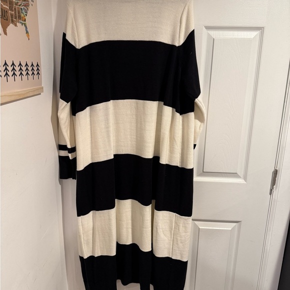 Black and White Striped Maxi Cardigan - Picture 6 of 6
